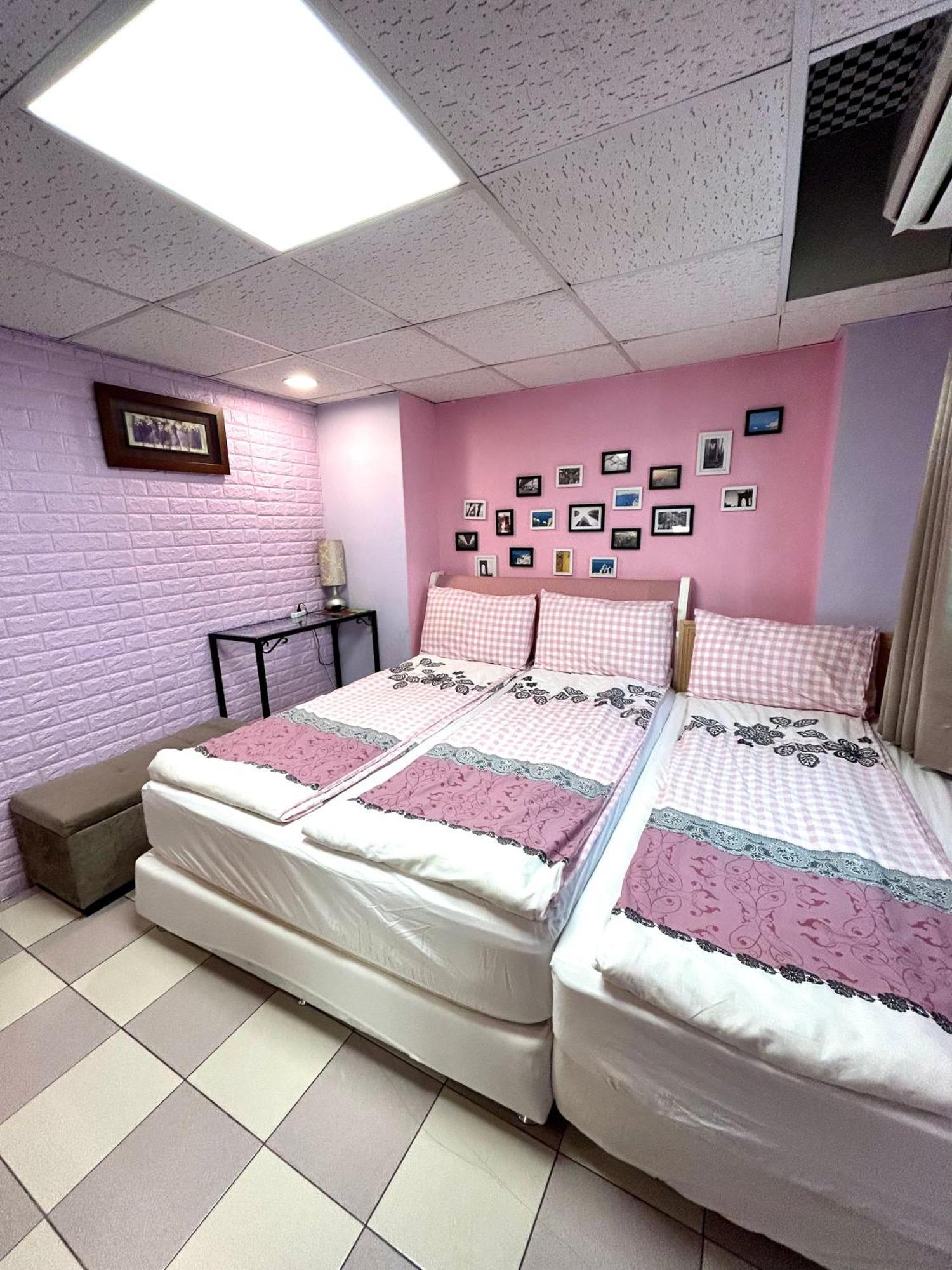 Taipei Triple Tiger Inn Bagian luar foto